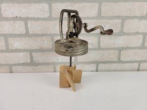 lot 23 image: Antique DAZEY 2 Quart Butter Churn - No Jar - Approx. 11 Tall