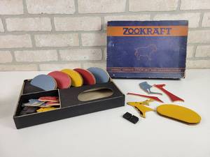 lot 33 image: ZOOCRAFT Animal Construction Set and Drawing Guide - Made by Blockcraft Inc.