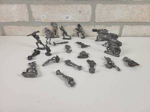 lot 59 image: Collection of Lead Soldiers and Cannons - Includes 22 Pieces - Tallest is Approx. 2