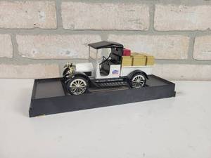lot 67 image: UBC 1916 Studebaker Truck Diecast Model - Truck is Approx. 6 x 3 x 3