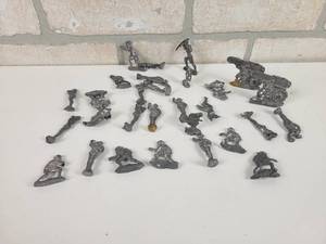 lot 79 image: Collection of Lead Soldiers and Cannons - Includes 29 Pieces - Tallest is Approx. 2