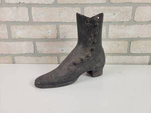 lot 98 image: Antique Cast Iron Ladies Boot Doorstop - Approx. 10 x 8.5 x 3