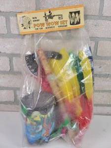 lot 106 image: Vintage BIG CHIEF Pow-Wow Set in Original Package - Approx. 16 x 9