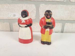 lot 109 image: Vintage F&F Mold & Die Works Plastic Salt & Pepper Shakers - Approx. 3.5 Tall