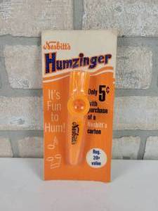 lot 113 image: Vintage Nesbitts Humzinger Promotional Kazoo in Original Package - Approx. 8 x 3.5
