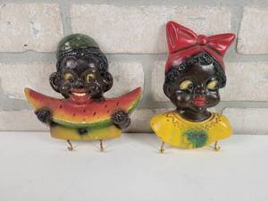 lot 114 image: Pair of Vintage Chalkware Wall Hanging Key Hooks - Each is Approx. 6 x 5