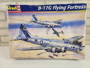 lot 115 image: Revell B-17 Flying Fortress Plastic Model Kit - 148 Scale - Box is Approx. 19.5 x 14 x 3.5