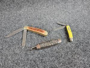 lot 2030 image: Lot of (3) Vintage Pocket Knives