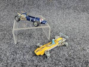 lot 2047 image: Pair of Vintage Corgi Toys Cooper-Maserati Formula I Racecars