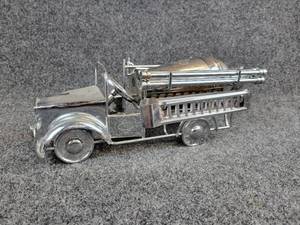 lot 2071 image: Fire Department-Themed Drink Mixing Set