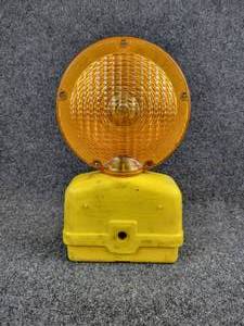 lot 2072 image: Paralta Equipment Co. Barricade Warning Light - Untested