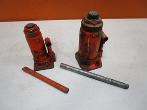 (2) Hydraulic Jacks