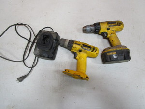 (2) 18v DeWalt Drills