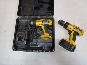 (2) 18v DeWalt Drills