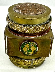 lot 26 image: Antique Chinese Jar - Antique Chinese Bronze Canister