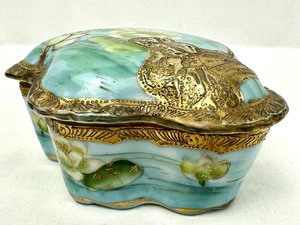 lot 24 image: Antique IE & C Japanese Porcelain Trinket Box