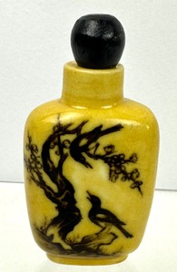 lot 33 image: Chinese Snuff Bottle