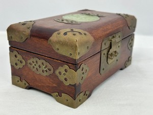 lot 32A image: Vintage Chinese Wooden Musical Trinket Box