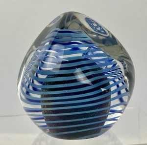 lot 37 image: Eickholt 1989 Signed Paperweight