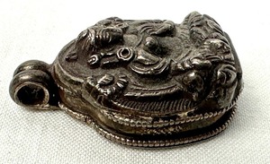 lot 39 image: Vintage Sterling Nepalese Green Tara Buddha Pendant
