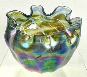lot 36 image: Gorgeous Artisan Iridescent Glass Bowl