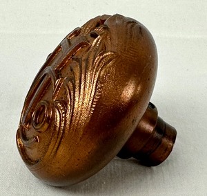 lot 43 image: Vintage Art Deco Door Knob