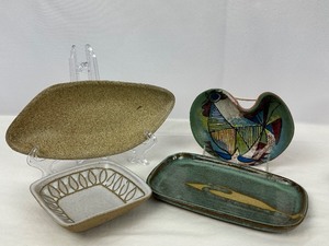 lot 40 image: Collection of Vintage Pottery Pieces