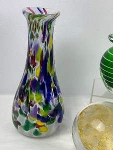 lot 46 image: Three Beautiful Art Glass Pieces