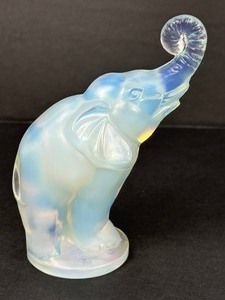 lot 54 image: Sabino Opalescent Glass Elephant  Figurine