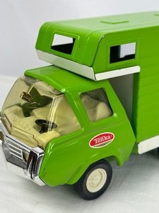 lot 67 image: 1960s Pressed Steel Green Tonka Camper Scamper