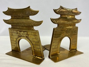lot 78 image: Pair of Vintage Korean Brass Bookends