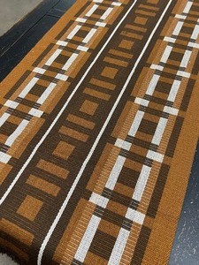 lot 84 image: Vintage Mid Century Geometric Pattern Table Runner - Vintage Textile
