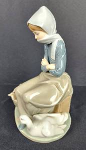 lot 161 image: Poignant Lladro Duck Seller Figurine #1267