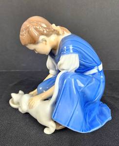 lot 163 image: Only One Drop, Girl with Cat Drinking Milk Bing & Grndahl Danish Figurine No. 1745