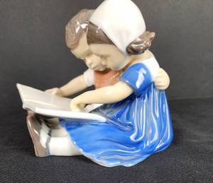 lot 164 image: Royal Copenhagen Bing and Grndahl Figurine Children Reading