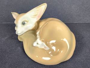 lot 165 image: Rare Lladro Figurine Fox and Cub #1065