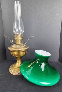 lot 178 image: Vintage Aladdin Hurricane Lamp with Shade