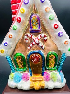 lot 218 image: Thomas Pacconi Classics Gingerbread House