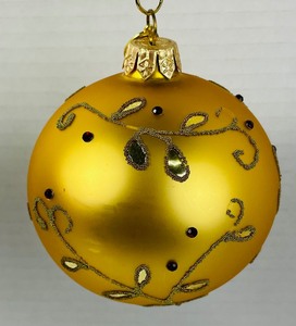 lot 227 image: 4 Dazzling Christmas Ornaments