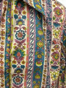 lot 214 image: Retro Vintage Fun Pattern Button Up Shirt