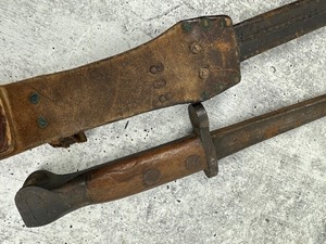 lot 185 image: Dutch Hemburg Bayonet or Fighting Knife