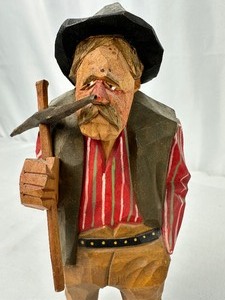 lot 350 image: Vintage Wood Carved Figurine
