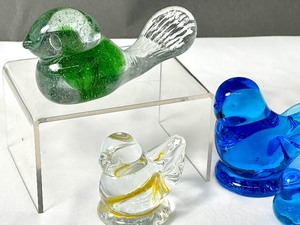 lot 338 image: Collection of Five Art Glass Bird Figurines
