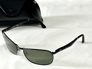 lot 330 image: Rayban Sunglasses with Case
