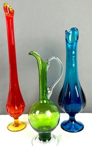 lot 334 image: Three Pieces of Mid Century Colored Glassware including a Mid Century Viking Glass Swung Glass Six Petal Vase