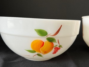 lot 268 image: Vintage Fire King Bowl and Vintage Federal Sunflower Cover Dish