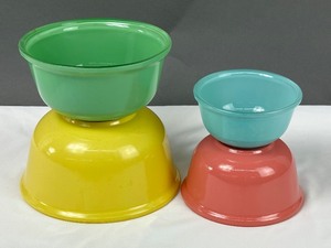 lot 255 image: Set of Four Nesting Mixing Bowls