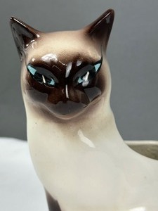 lot 256 image: Vintage Siamese Cat Planter