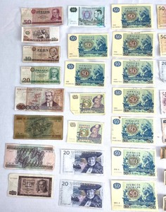 lot 279 image: Grouping of Foreign Paper Currency