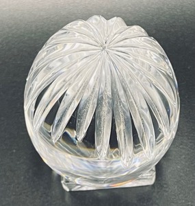 lot 290 image: Stunning Baccarat Crystal Egg and Stand